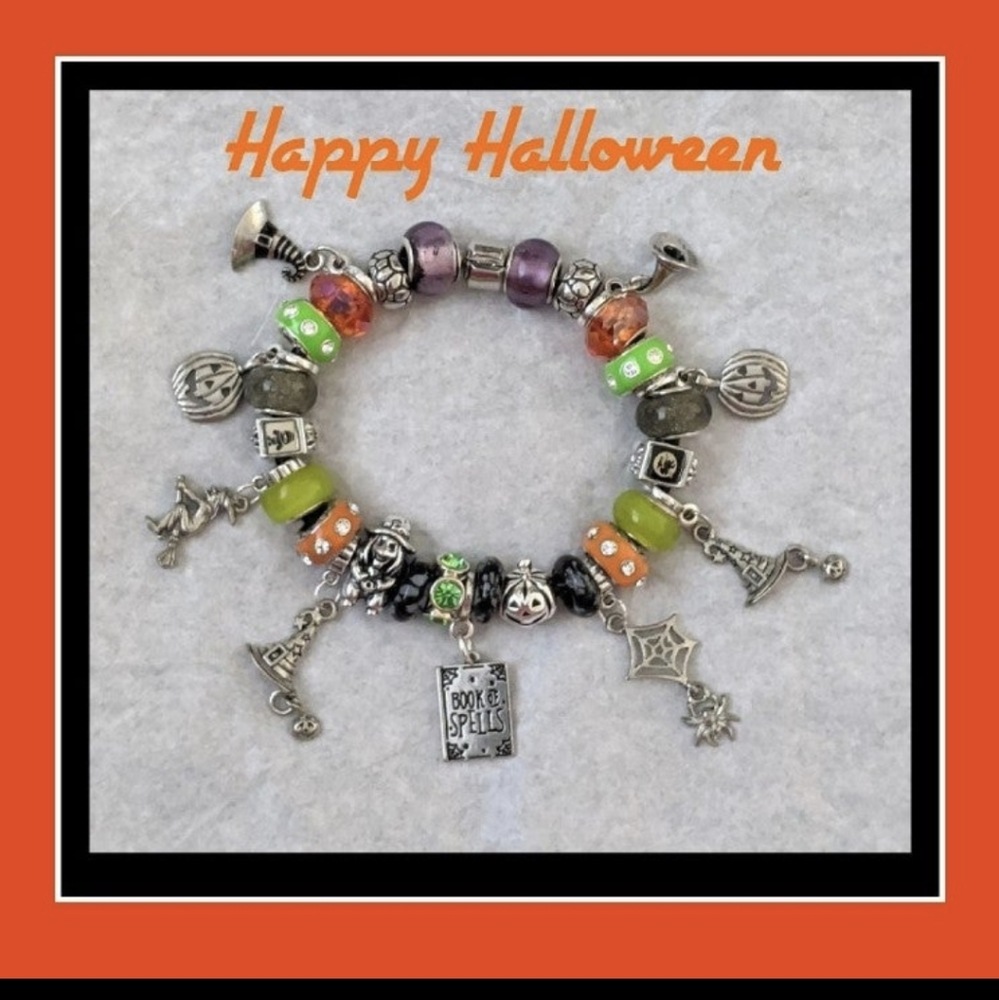 Hauntingly Cute Halloween Charm Bracelet!